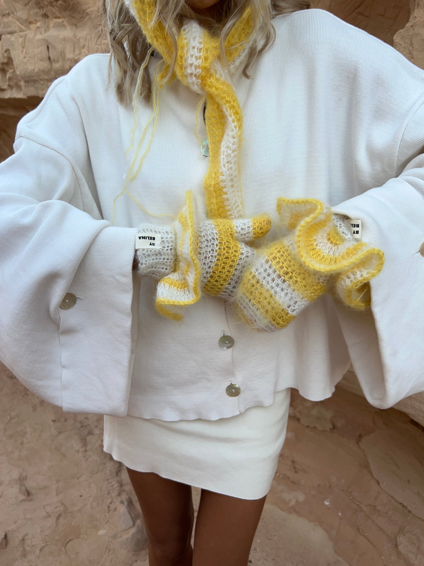 CROCHET SET 02 'TRIANGLE SCARF' + scrunchie mittens