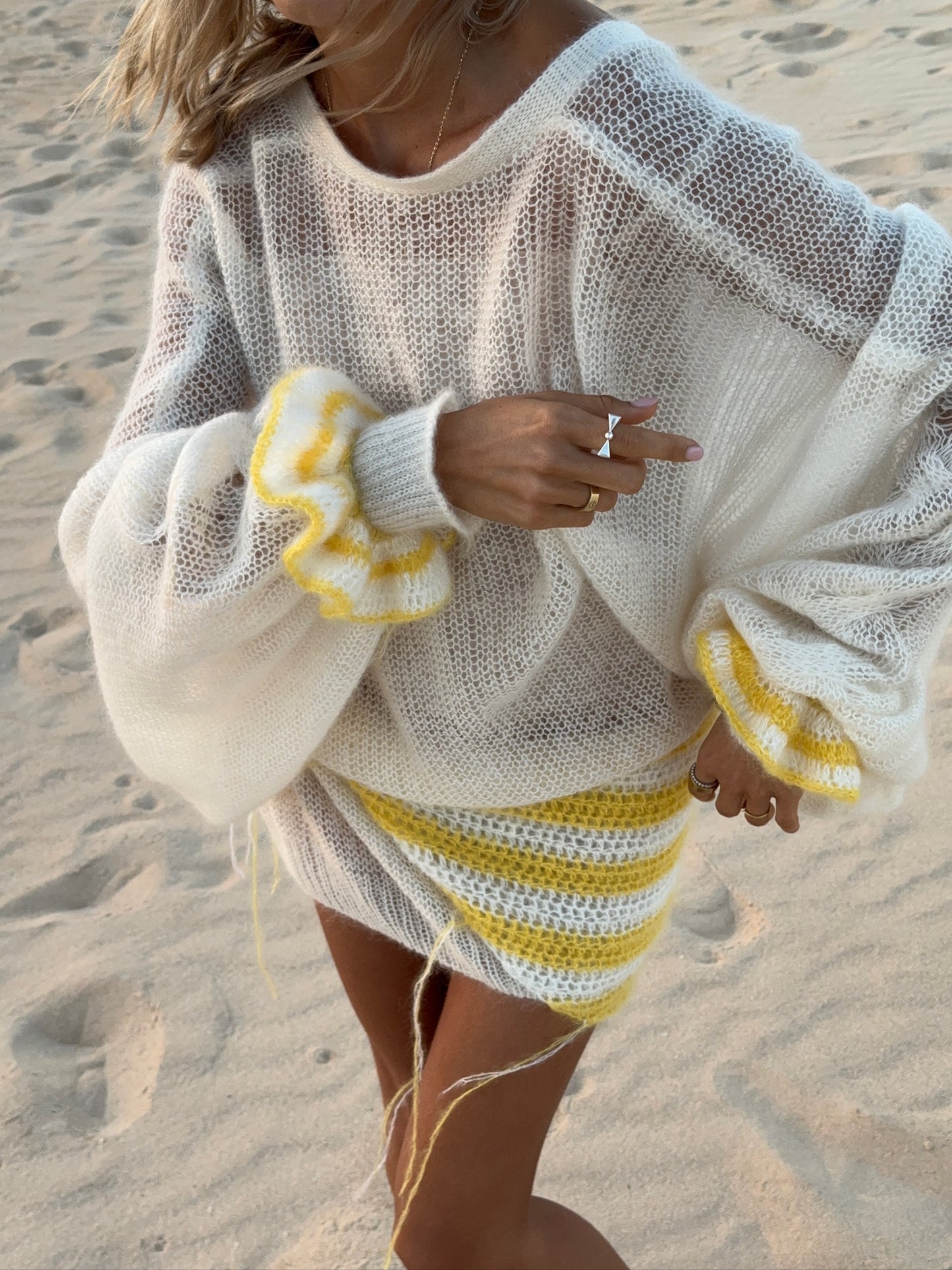 CROCHET SET 02 'TRIANGLE SCARF' + scrunchie mittens