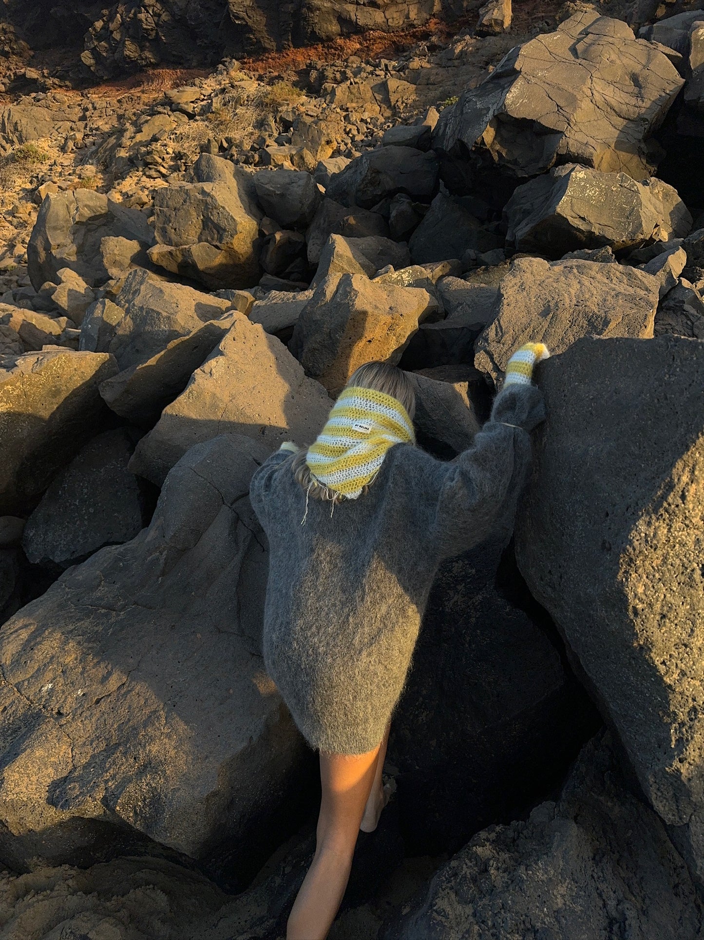 CROCHET SET 02 'TRIANGLE SCARF' + scrunchie mittens