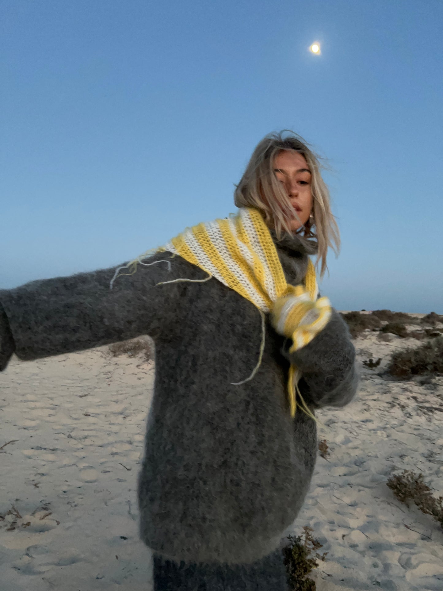 CROCHET SET 02 'TRIANGLE SCARF' + scrunchie mittens